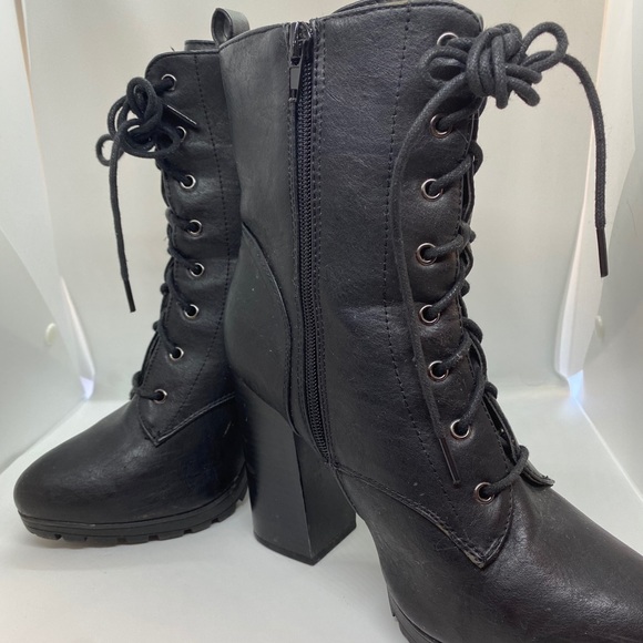 Black leather high heel boots - Picture 2 of 4